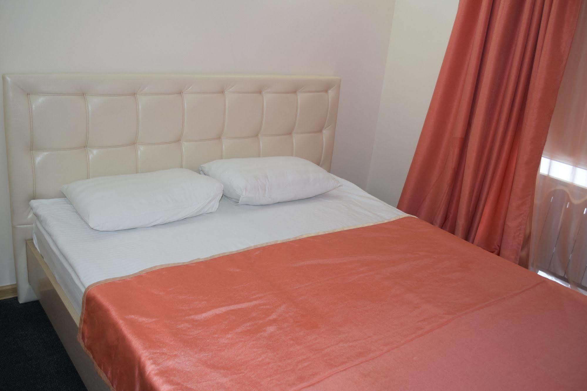 Bayterek Hotel Akmola Esterno foto