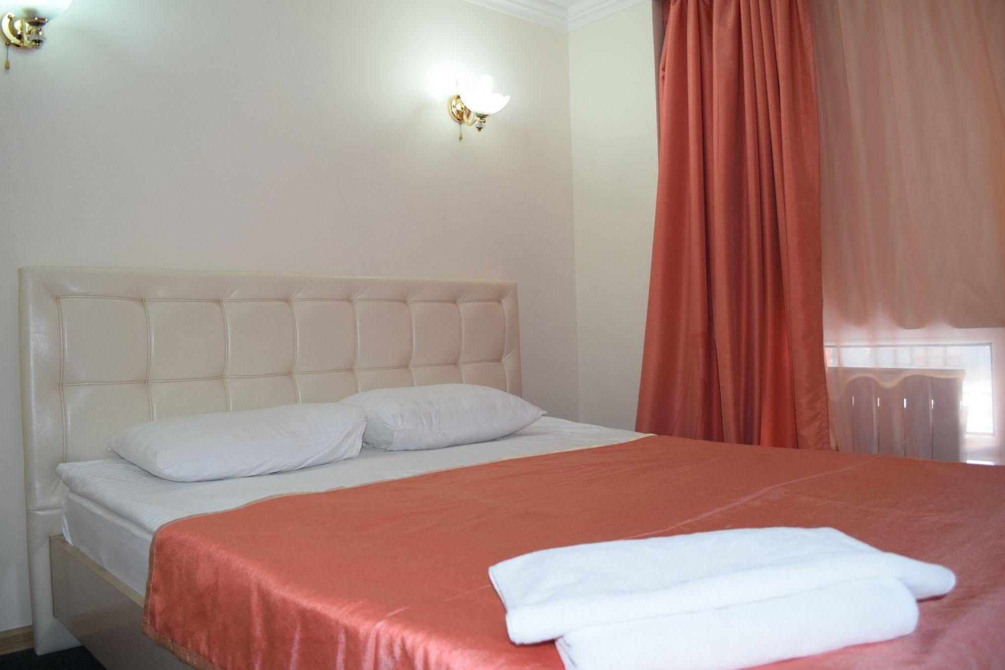 Bayterek Hotel Akmola Esterno foto